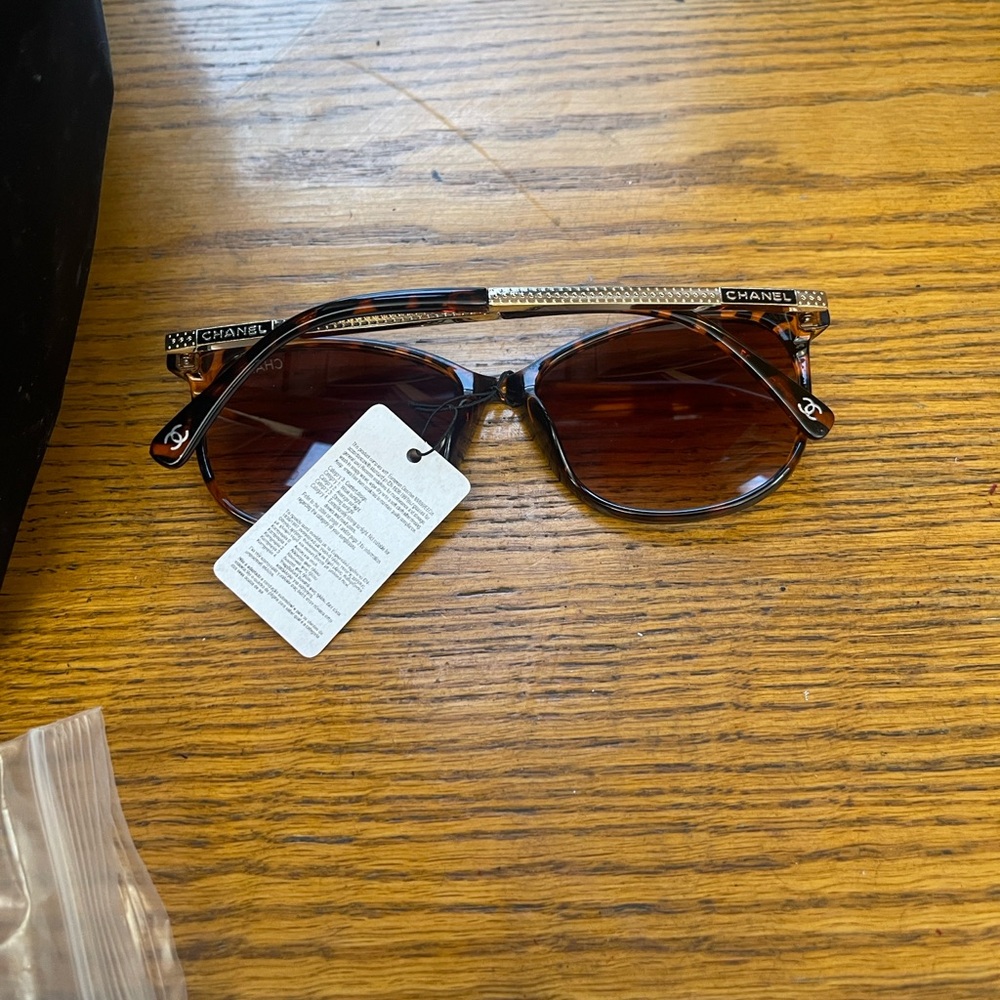 CHANEL Tortoise Shell New Sunglasses - Picture 6 of 6